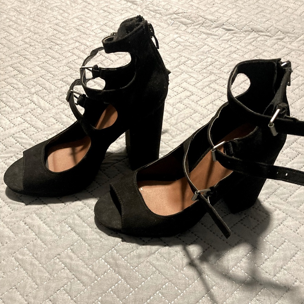 Black suede, 3 straps, back zipper, 4 inch heels